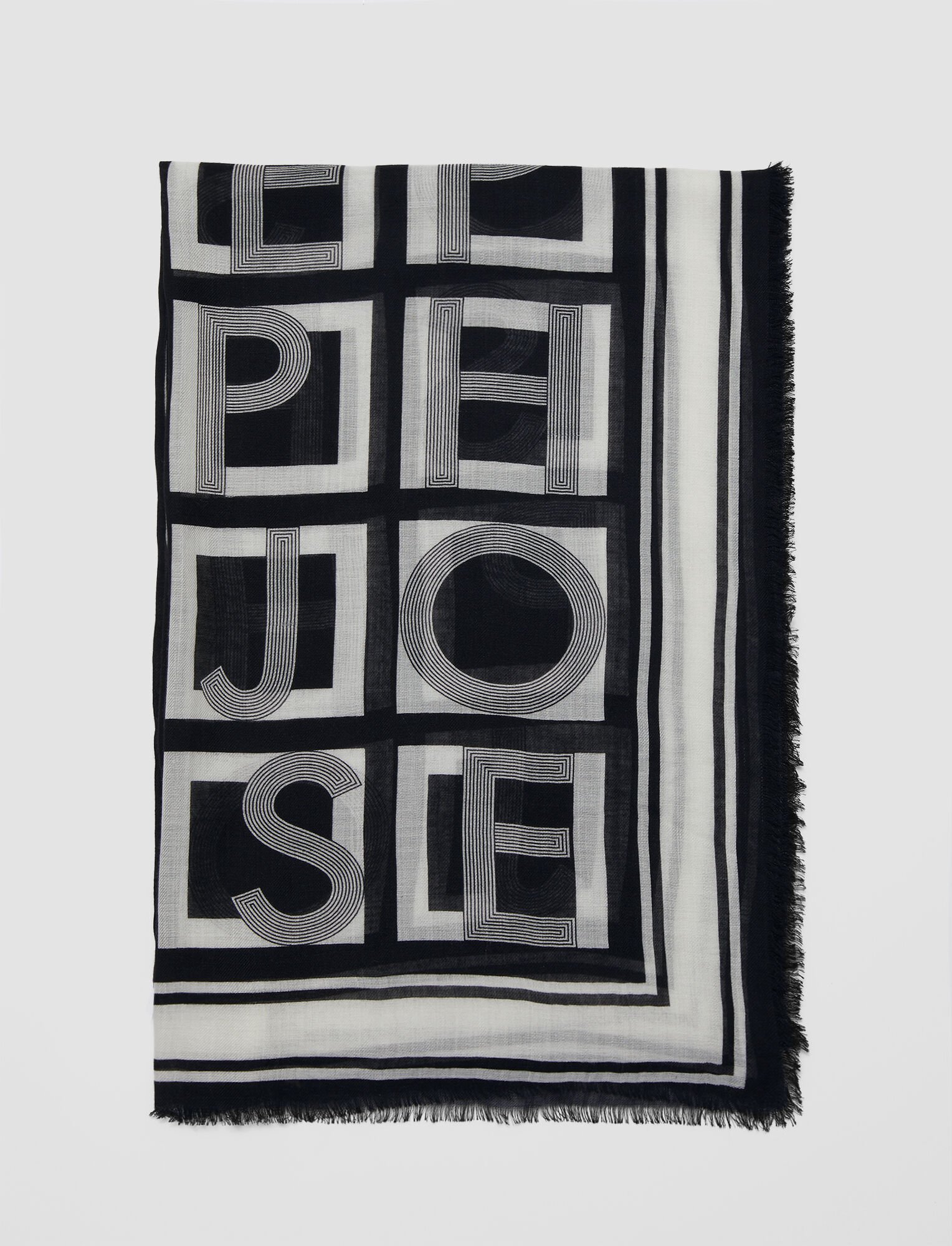 Joseph, Écharpe Agatha en pashmina à motif alphabet, in Black/Ivory
