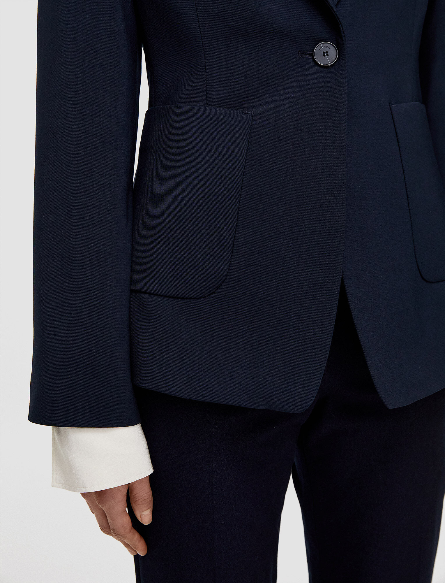 Joseph, Tailoring Wool Stretch Glenview Jacket, in Navy