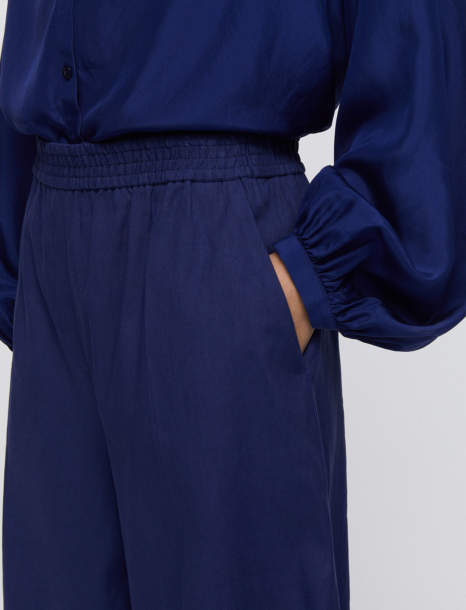 Joseph, Stretch Linen Cotton Tan Shorts, in COBALT BLUE